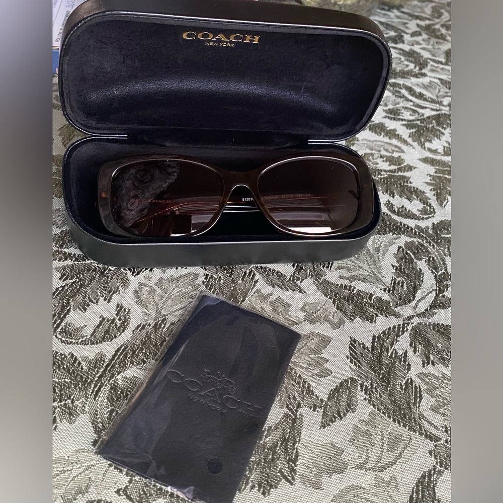 EUC Coach Brown Tortoise Sunglasses with Case and Cloth HC8168